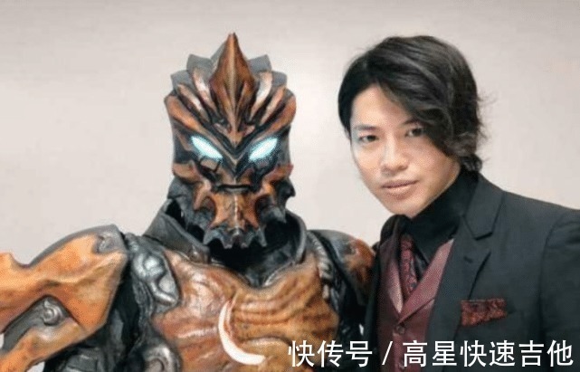 奥特曼|奥特曼伽古拉离开,有谁注意到他剑上的军牌心结终于被解开