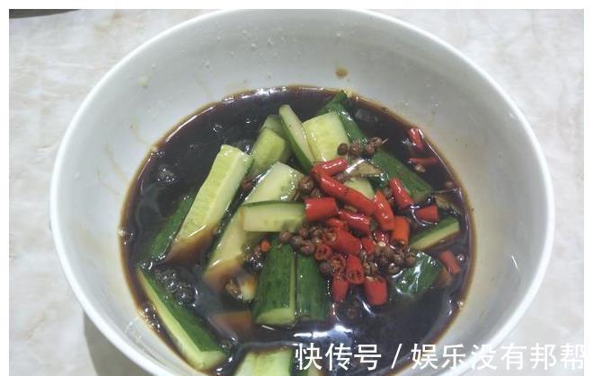 小米辣|腌黄瓜配方，婆婆用了20年的法子，黄瓜脆爽入味，不易坏