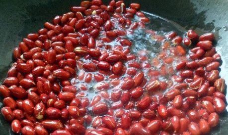 难怪|油炸花生米,热油还是凉油厨师都不对,难怪花生不香脆还回软