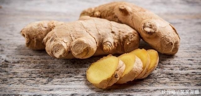 买生姜时,怎么分辨有没有熏过硫磺菜农牢记2点,不会被坑了