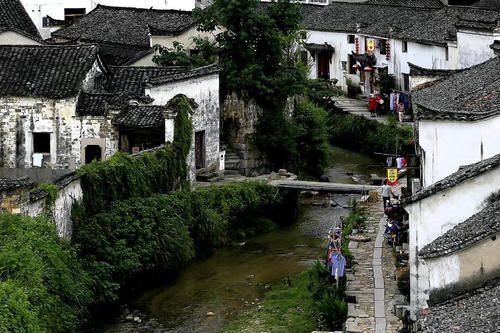 由明清遗留下来的大型古村，现有古建筑140余处，坐标安徽宣城