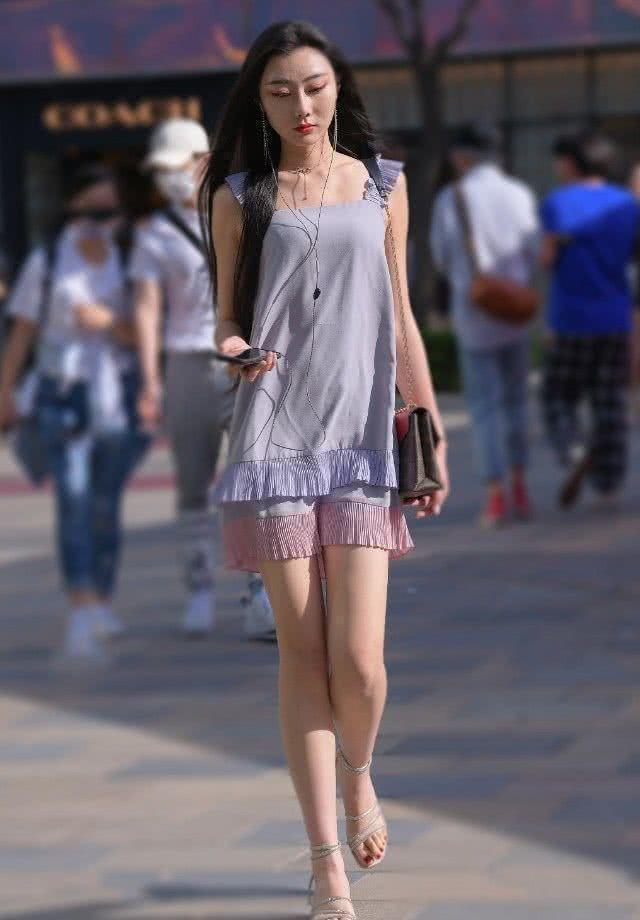 断层裙|时尚街拍冰淇淋色断层裙,搭配绑绳鞋,优雅而性感