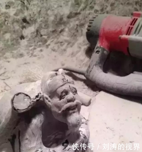 花了13.8吨玉石,只为做一个鱼缸,有钱任性!