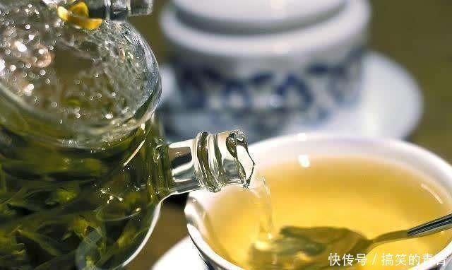 应该喝绿茶还是红茶哪种茶对血管最好营养师告诉你背后原因