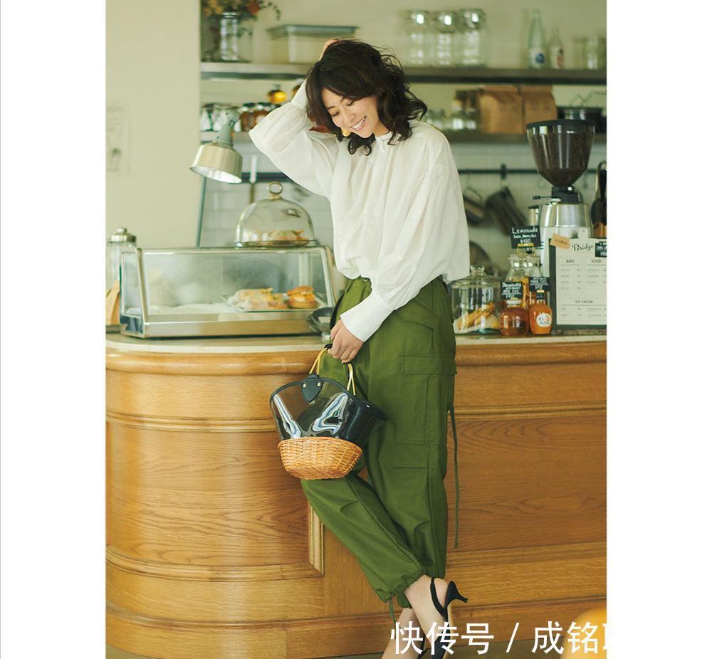 夏日|一柜子衣服不知穿什么,不妨把上衣这样搭配,时尚减龄又养眼