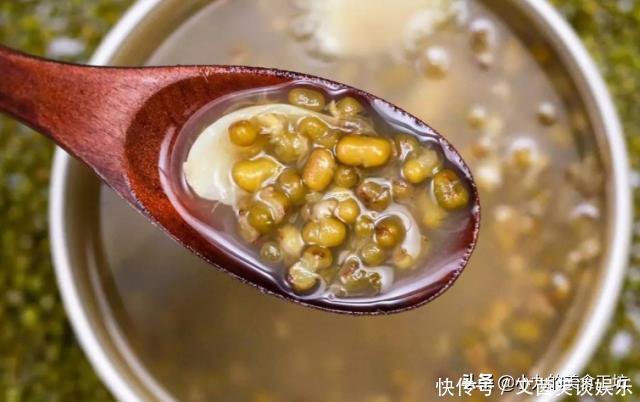 想喝绿豆汤不用等,教你一个诀窍,3分钟绿豆煮开花,好喝又起沙