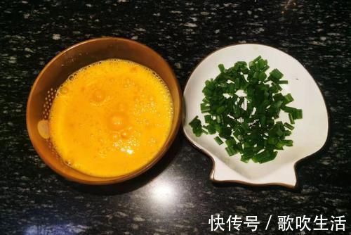 味道|鸡蛋别只会炒番茄，加它一起炒，味道鲜得没话说，吃一次就忘不掉