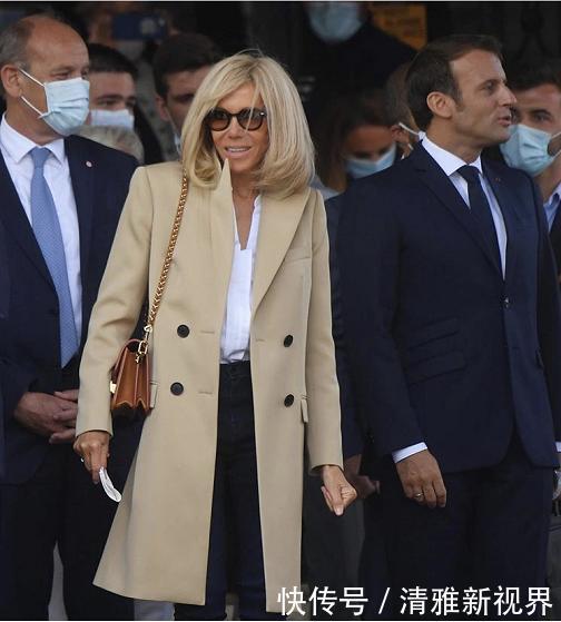 法国夫人穿衣利落！嘴唇皱纹像八字胡，但穿衣减龄全靠“极简风”