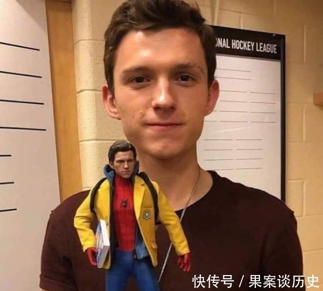 钢铁侠|当超级英雄遇上自己的手办,荷兰弟可爱呆萌,寡姐却一脸嫌弃!