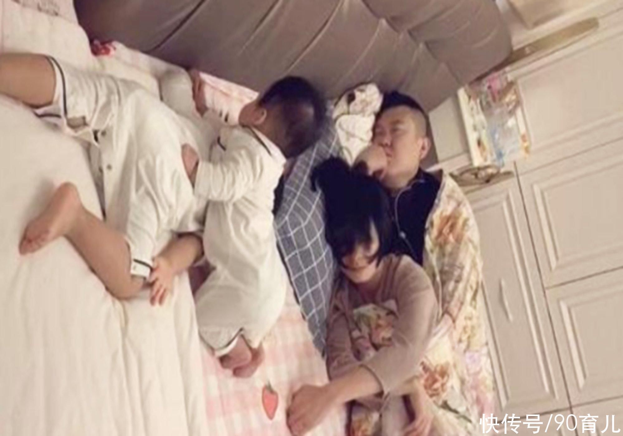 童年时期|一张四口之家的睡姿照片走红，网友：父母是真爱，孩子是意外