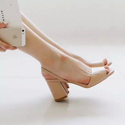 为什么不尝试一下欧美风！中高跟凉鞋，高低适中穿着不累