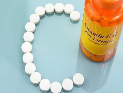 维生素|如何正确服用维生素C、B12、B2和叶酸?是餐前服用还是餐后服用好