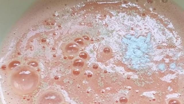  西红柿|西红柿里加2个鸡蛋，不炒不做汤，简单几步，出锅给肉不换，好吃