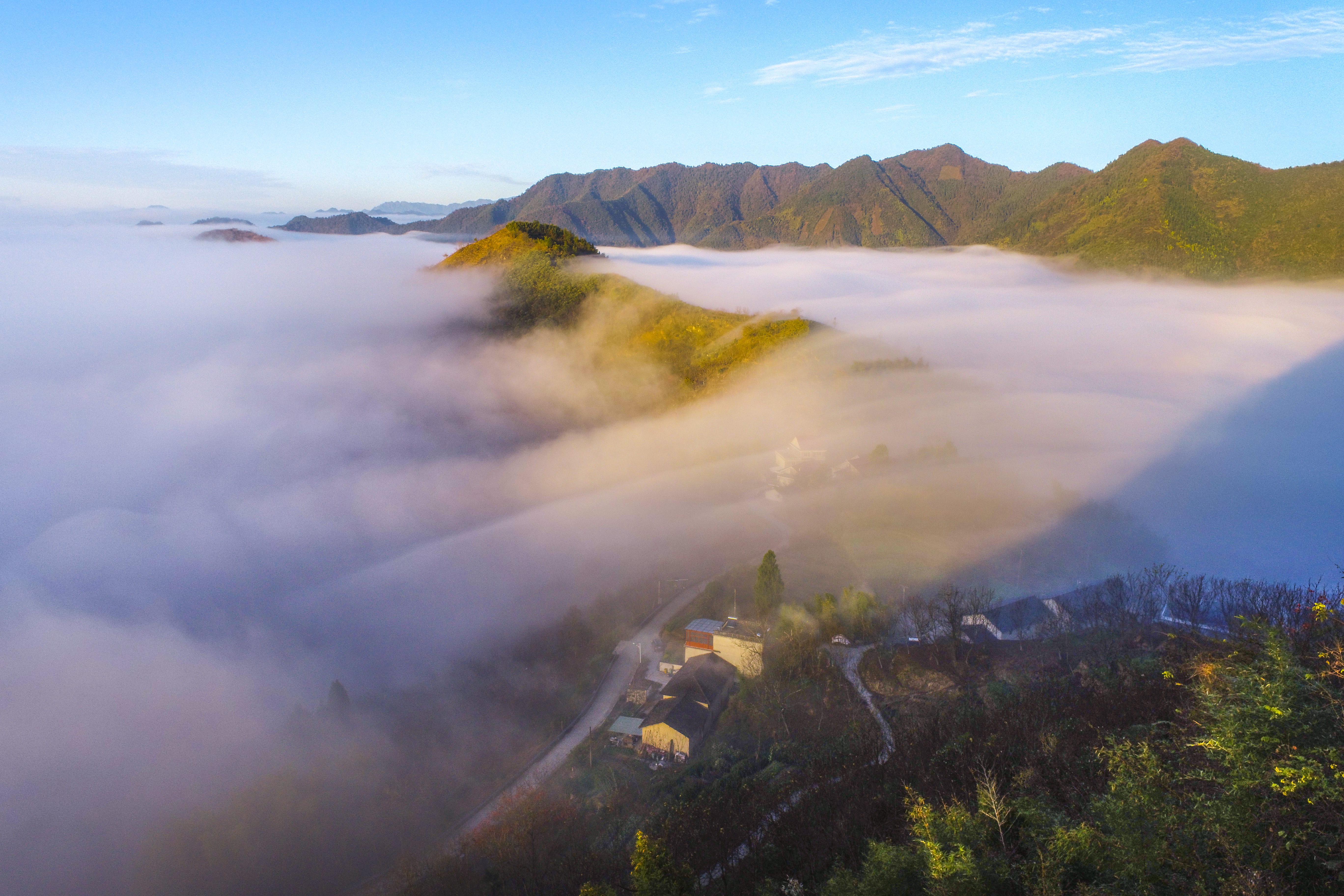 乡村|淳安：美丽乡村云雾缭绕