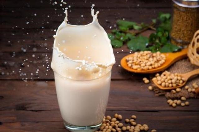 做豆浆时千万别直接榨成浆，多加这一步，豆浆由香又浓又好喝