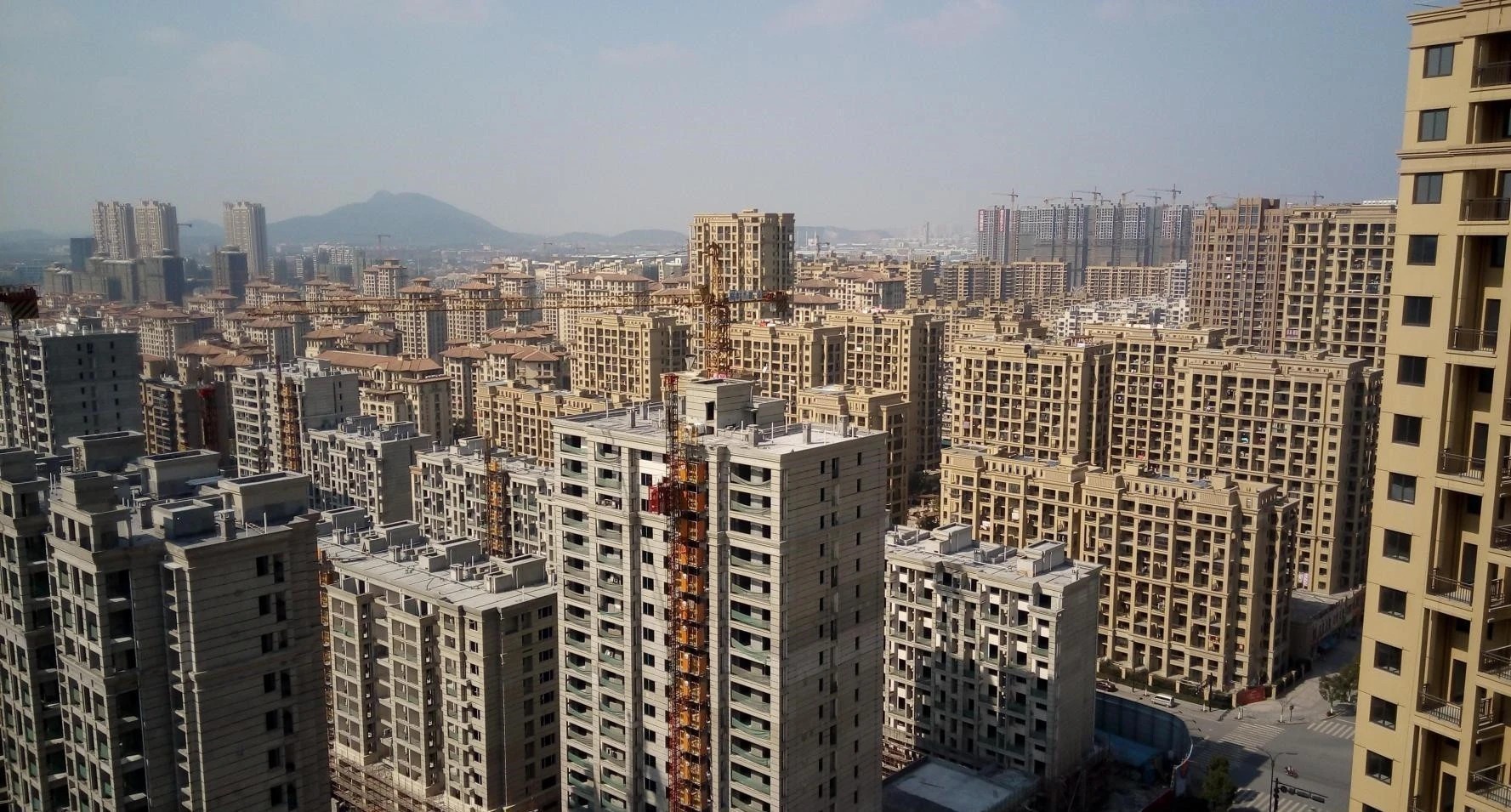 楼市|20年老房子被银行拒贷,卖不掉的老房子,锅是谁的