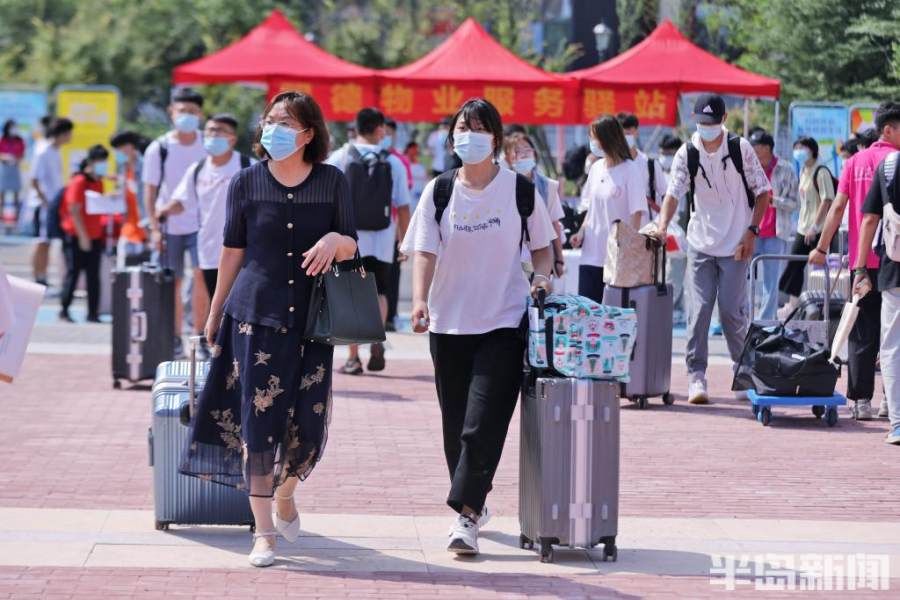 绿色通道|摆渡大巴上阵，青农大平度校区迎“萌”新