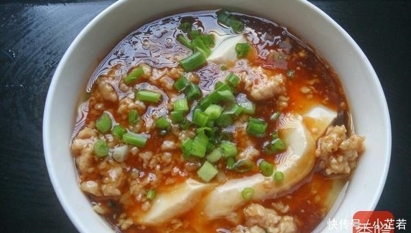 两个鸡蛋放进豆腐里蒸一蒸, 5分钟后, 不爱吃鸡蛋的孩子吃的特开心!