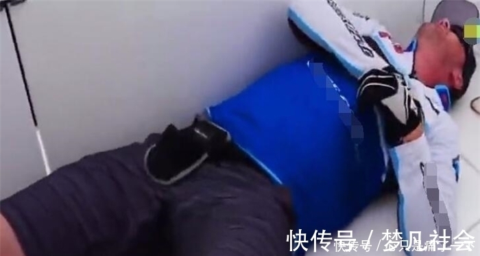 鱼线|是条大鱼，男子跟伙伴合力抬竿，鱼线突然断掉，男子崩溃躺船上