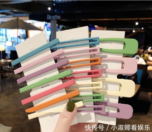 up|漂亮的发夹并不是简单的装饰品,对的发夹还能让自身的气质up