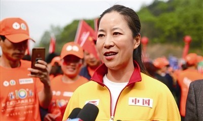 国旗|被称之为最孤独的奥运冠军，无人为其准备国旗，唯有自己绕场一圈为国欢呼