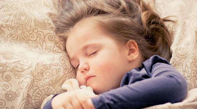 断夜|1岁后宝宝还是睡不好 先查这三个问题