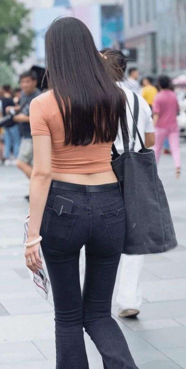 位美女|上衣绑个“带子”,裤子戴个“丝巾”,网友擦手的吗