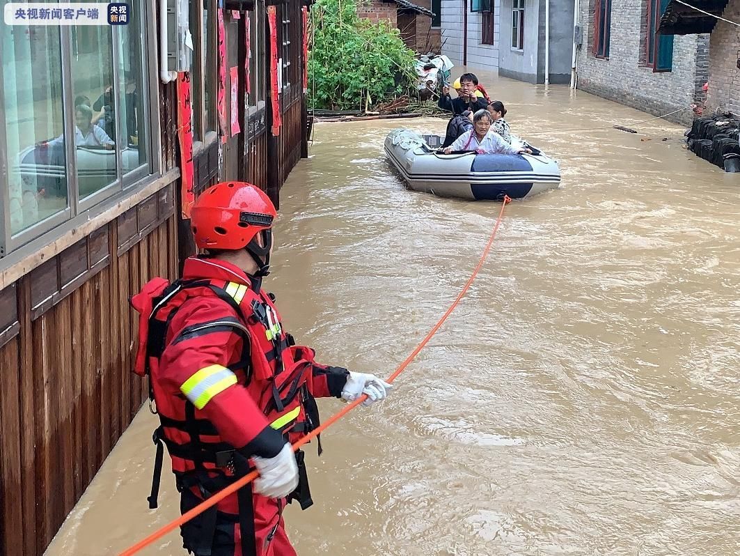 消防|贵州天柱遭暴雨突袭 消防紧急疏散群众77人