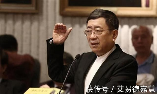 文人!易中天为何瞧不起余秋雨?余秋雨自称不识易中天