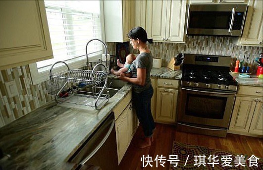 弊端|半夜把孩子叫醒尿尿,还是让孩子一觉睡到天亮,多数家长都做错了