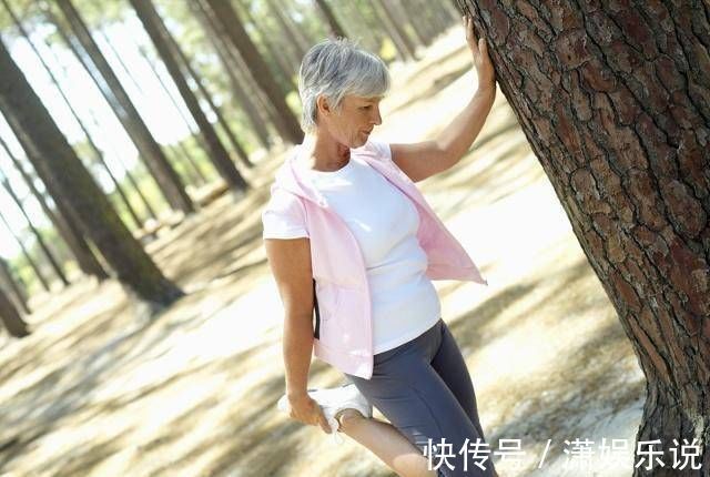 范围|女人绝经,45岁好还是55岁好?若你在这一范围,子宫和卵巢还不赖