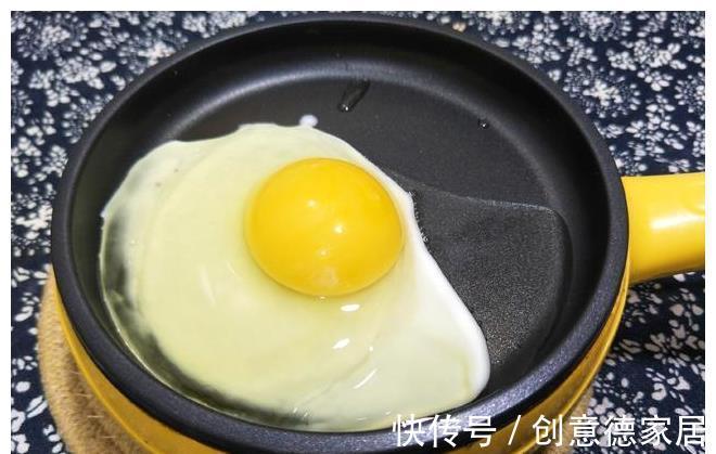 不粘锅|油煎荷包蛋，冷油下锅还是热油下锅？都错了，这样煎才正确