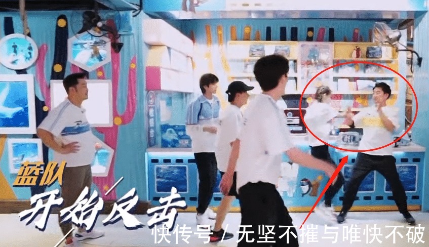 鄭愷|鄭愷秒撕蔡徐坤名牌，我卻關注蔡徐坤被撕后的舉動，細節暴露人品