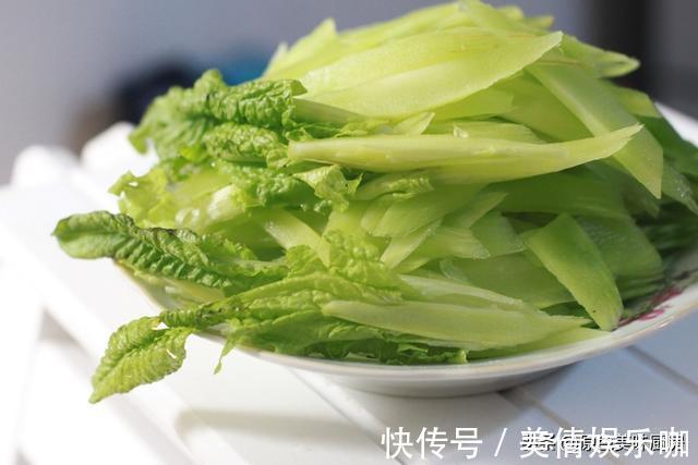 家常|荤素搭配的一道家常小炒,5分钟出锅,好吃又下饭