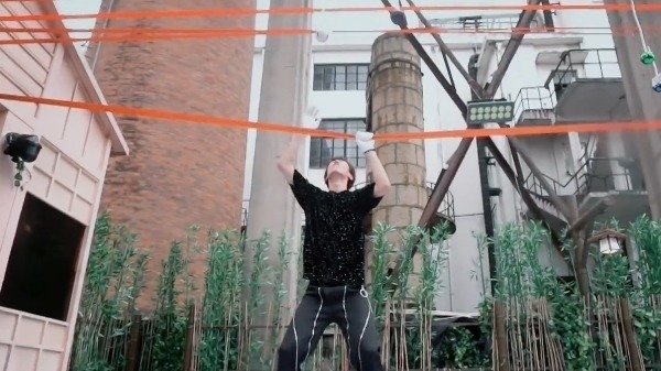 《密逃3》难度堪比“极挑”,邓伦再现高难度动作,转体180度