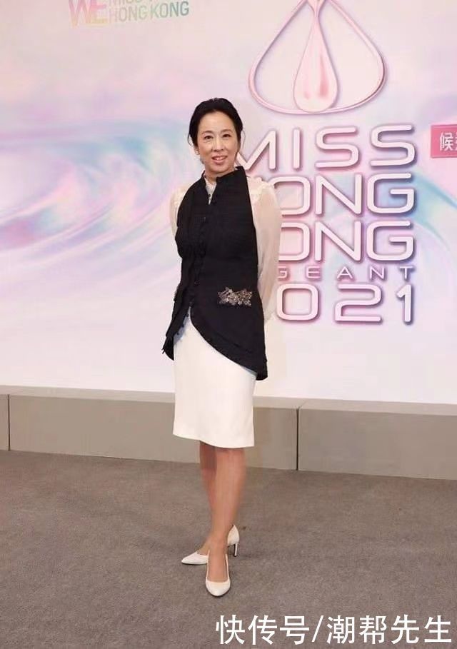 黄黑皮 朱玲玲奶奶年纪也时髦,蕾丝裙外面套马甲,有皱纹也藏不住贵妇范