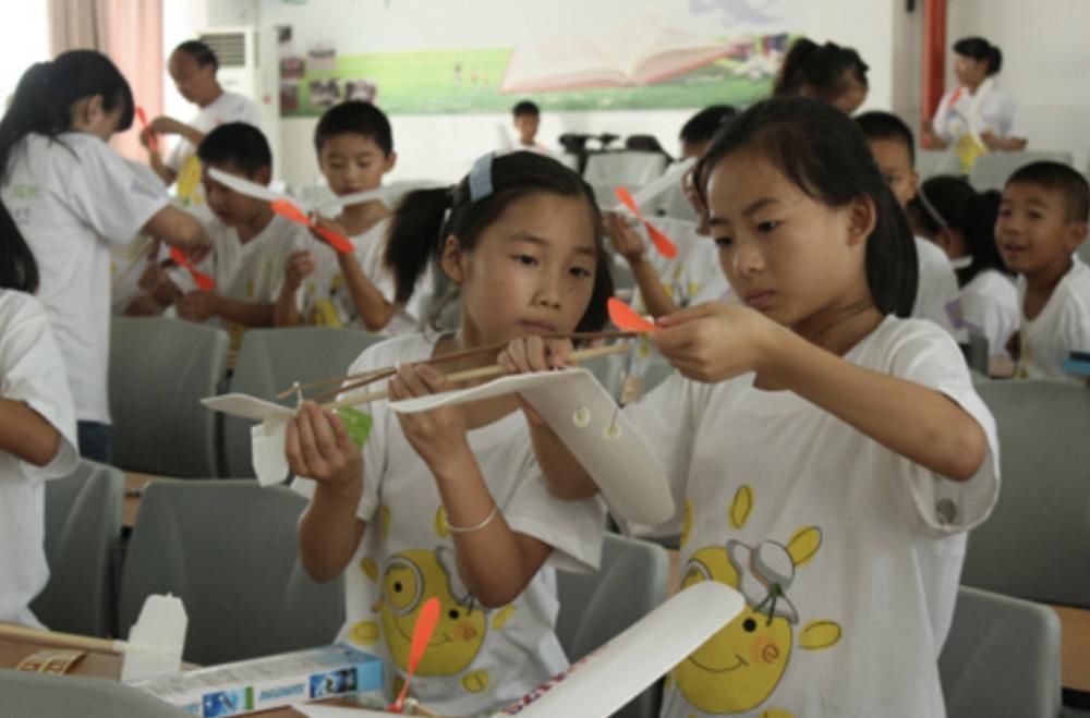 早恋|小学生网恋奔现照走红,引起网友共鸣:好像看到了以前的自己