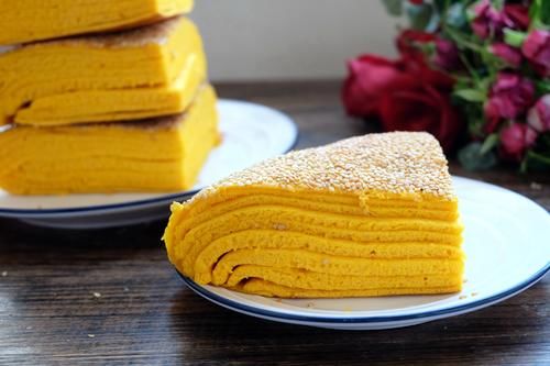 面团|轻松营养的早餐，不加一滴水的南瓜千层饼，松软可口太好吃