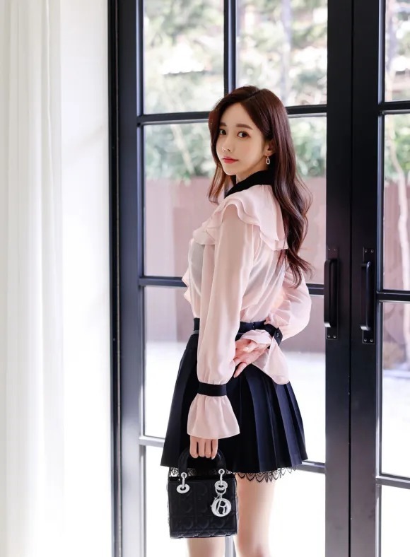 美图|美图欣赏:孙允珠,春萌呢喃野樱玫红古典公主裙