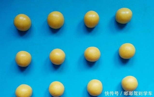 炸红薯丸子，用淀粉还是面粉都不对，厨师长教你做法，外酥里嫩