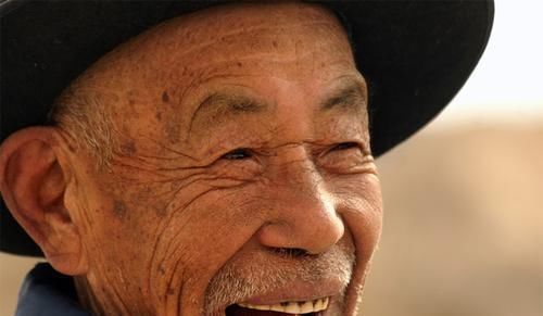 長(zhǎng)壽|長(zhǎng)壽的人普遍有5個(gè)“特點(diǎn)”,若占2個(gè)以上,恭喜你是“長(zhǎng)壽體質(zhì)”