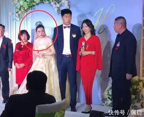 现场|婚礼现场,新娘风头竟被婆婆抢了,网友:没有对比就没有伤害