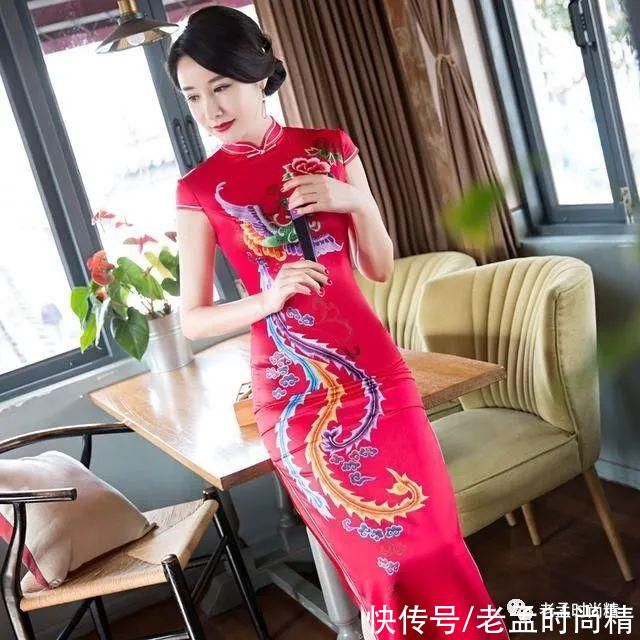 穿上唯美旗袍裙，使你身材展现天生丽质，完美无缺