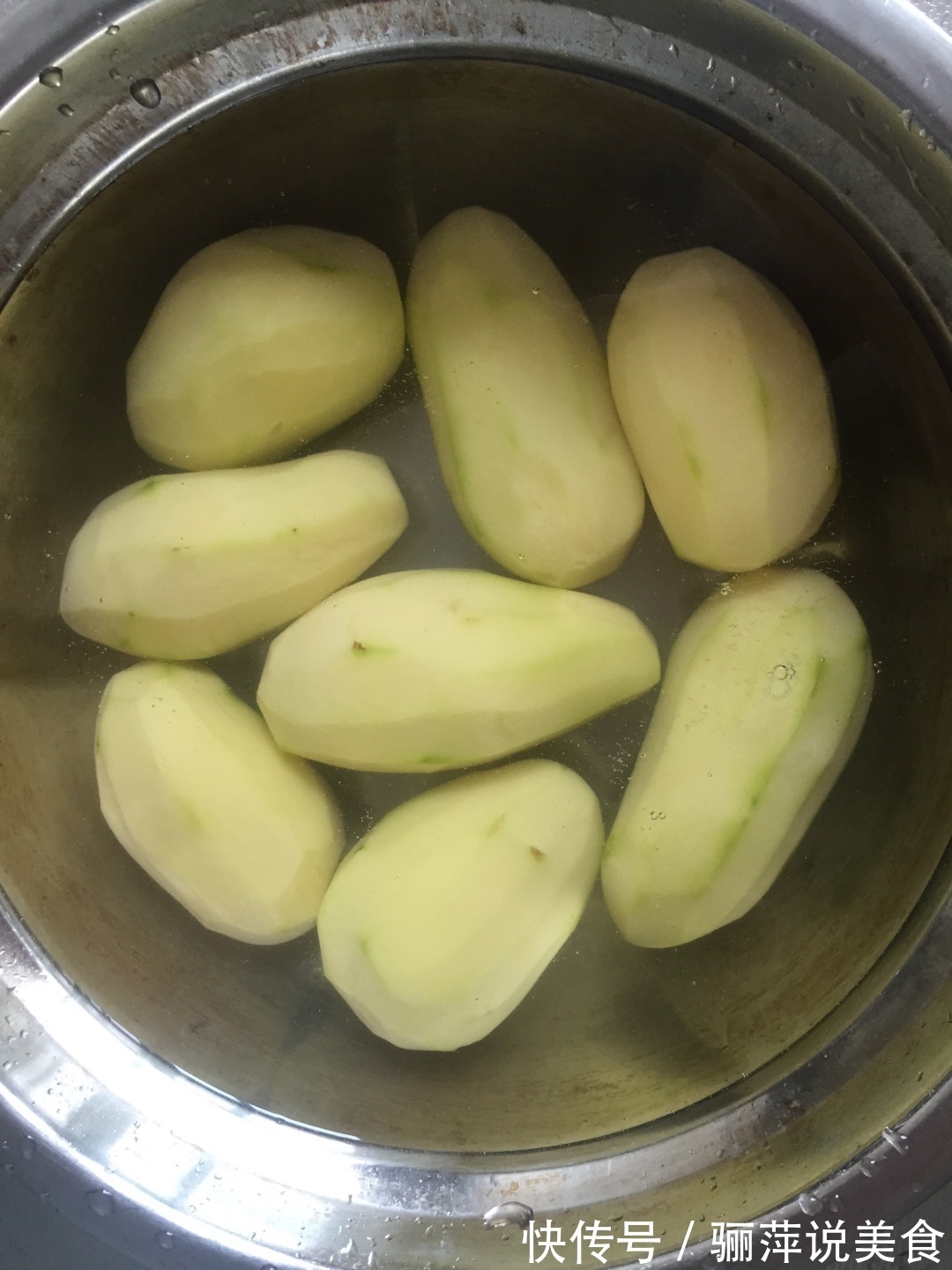 入秋后趁着太阳大，6种豆多晒点，晒好冬天没菜时拿出来炖肉特香