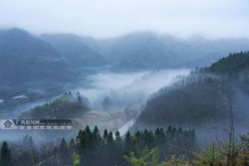 广西全州：天湖景区雨后云雾缭绕如仙境(组图)