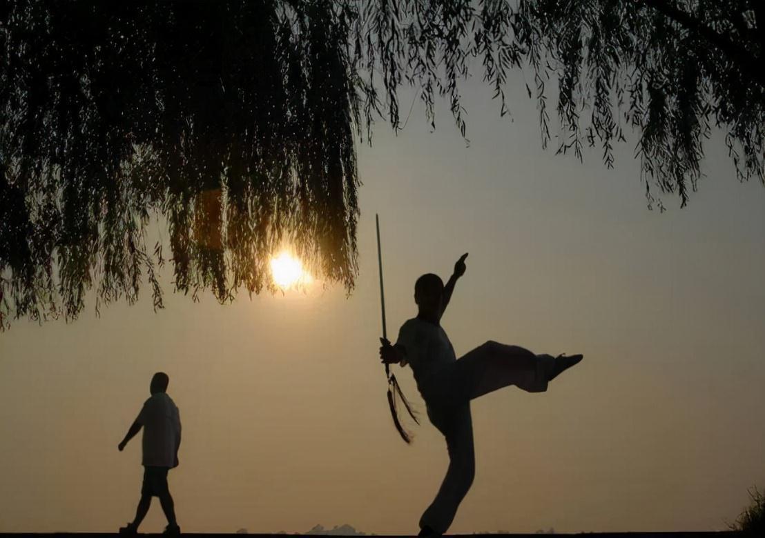 误区|人过70岁后,想健康长寿,避开这4个养生误区,否则极易损伤身体