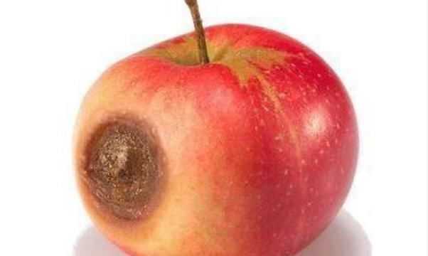 4种水果看起来新鲜又便宜，但最好不要买来吃，当心伤害身体