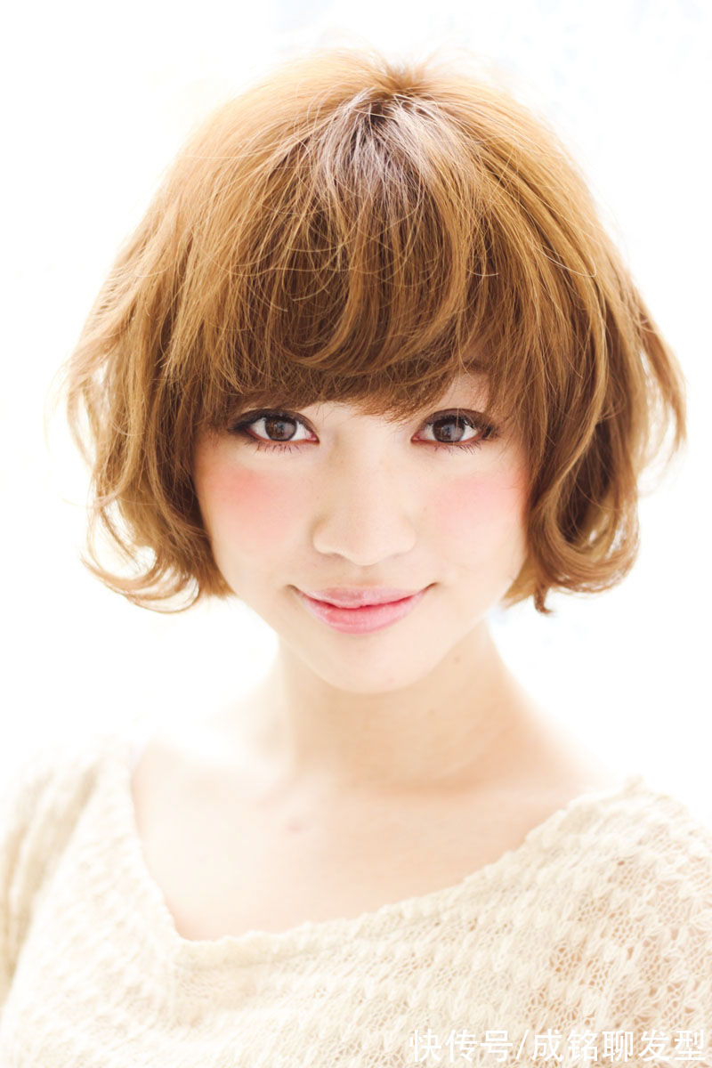 瘦脸 9款适合脸大脸圆女生的发型,时尚减龄又显气质,主要是显脸小