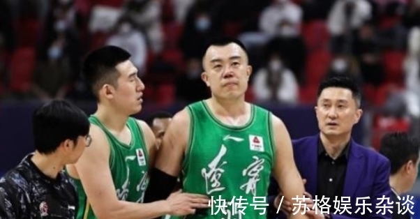 教练席|韩德君传来好消息,又一队裁外援放弃争冠,教练席新人助天津崛起