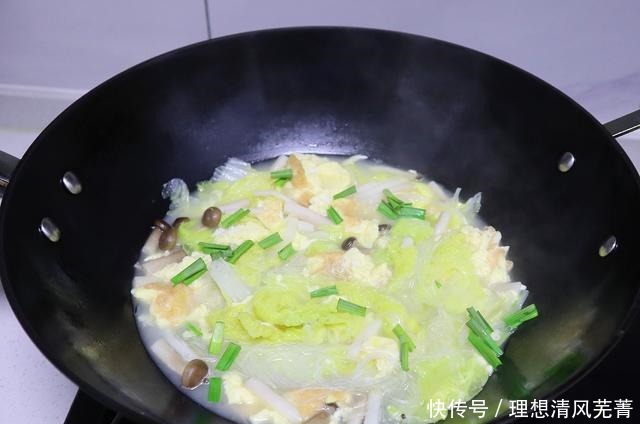 天冷后,我家就爱吃这菜,热气腾腾端上桌,吃完全身暖和和的